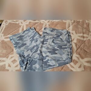 Belle by Kim Gravel Blue Camo Pants Capri Size 16